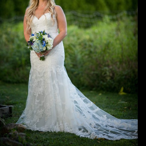 Stunning Fit and Flare Wedding Dress - size 10 curvy girl - Picture 1 of 9